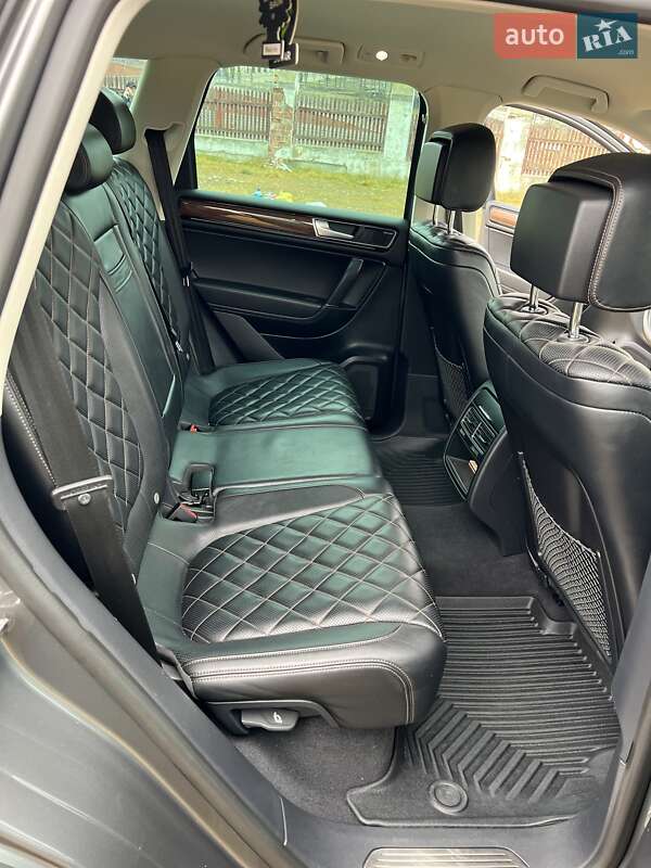 Позашляховик / Кросовер Volkswagen Touareg R 2017 в Чернівцях