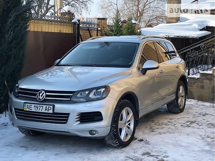 Позашляховик / Кросовер Volkswagen Touareg 2010 в Новомосковську