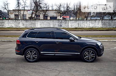 Внедорожник / Кроссовер Volkswagen Touareg 2013 в Киеве