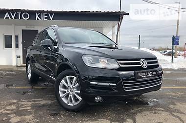 Внедорожник / Кроссовер Volkswagen Touareg 2011 в Киеве