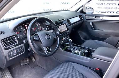 Внедорожник / Кроссовер Volkswagen Touareg 2011 в Киеве