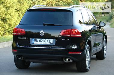 Внедорожник / Кроссовер Volkswagen Touareg 2013 в Ровно