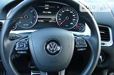 Внедорожник / Кроссовер Volkswagen Touareg 2013 в Ровно