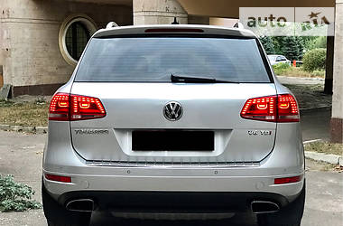 Внедорожник / Кроссовер Volkswagen Touareg 2013 в Днепре