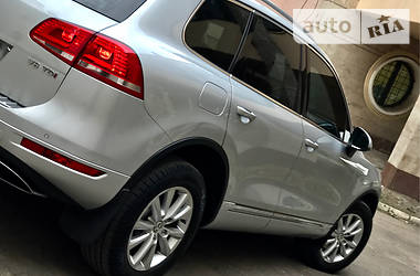 Внедорожник / Кроссовер Volkswagen Touareg 2013 в Днепре