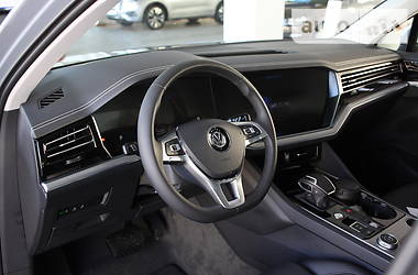 Позашляховик / Кросовер Volkswagen Touareg 2018 в Одесі