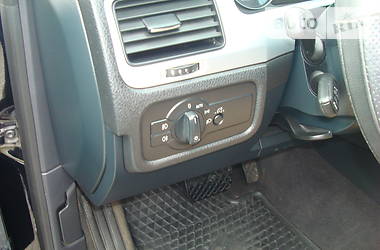 Внедорожник / Кроссовер Volkswagen Touareg 2013 в 