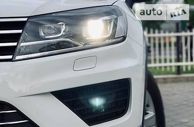 Позашляховик / Кросовер Volkswagen Touareg 2015 в Одесі