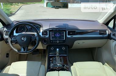 Внедорожник / Кроссовер Volkswagen Touareg 2013 в Ужгороде