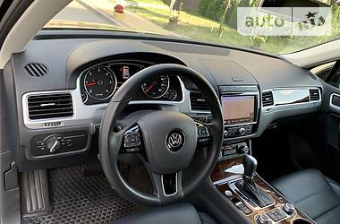 Внедорожник / Кроссовер Volkswagen Touareg 2016 в Киеве