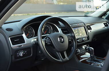 Внедорожник / Кроссовер Volkswagen Touareg 2015 в Луцке