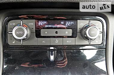 Позашляховик / Кросовер Volkswagen Touareg 2013 в 