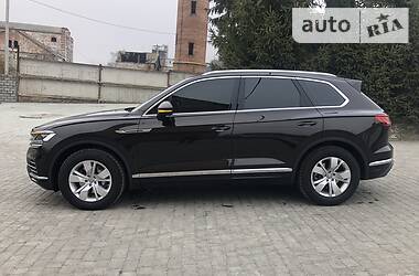 Позашляховик / Кросовер Volkswagen Touareg 2018 в 