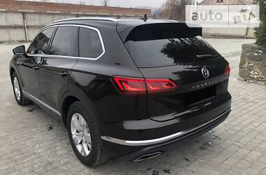 Позашляховик / Кросовер Volkswagen Touareg 2018 в 