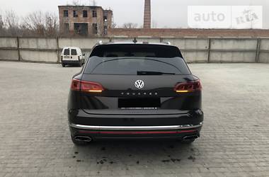 Позашляховик / Кросовер Volkswagen Touareg 2018 в 
