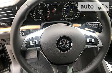 Позашляховик / Кросовер Volkswagen Touareg 2018 в 