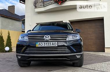 Внедорожник / Кроссовер Volkswagen Touareg 2015 в Мукачево