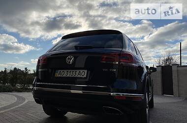 Внедорожник / Кроссовер Volkswagen Touareg 2015 в Мукачево