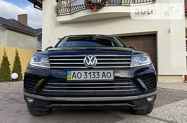 Внедорожник / Кроссовер Volkswagen Touareg 2015 в Мукачево