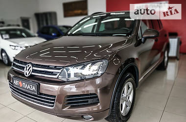 Позашляховик / Кросовер Volkswagen Touareg 2011 в 