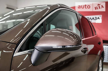 Позашляховик / Кросовер Volkswagen Touareg 2011 в 
