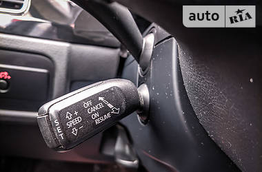 Позашляховик / Кросовер Volkswagen Touareg 2011 в 