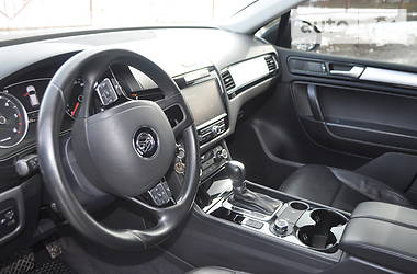 Позашляховик / Кросовер Volkswagen Touareg 2012 в 