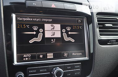 Позашляховик / Кросовер Volkswagen Touareg 2012 в 