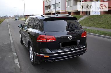 Позашляховик / Кросовер Volkswagen Touareg 2016 в 