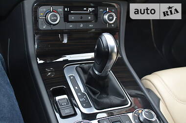 Позашляховик / Кросовер Volkswagen Touareg 2016 в 
