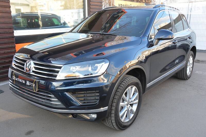 Позашляховик / Кросовер Volkswagen Touareg 2015 в Одесі