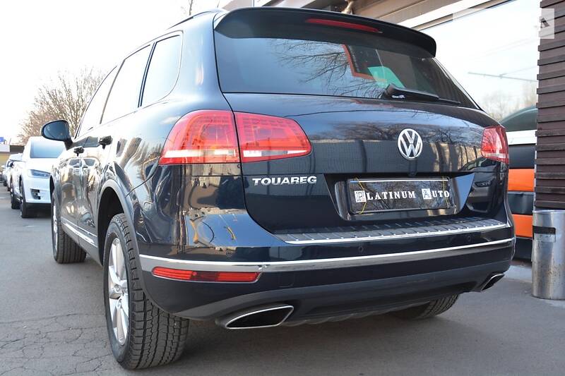 Позашляховик / Кросовер Volkswagen Touareg 2015 в Одесі