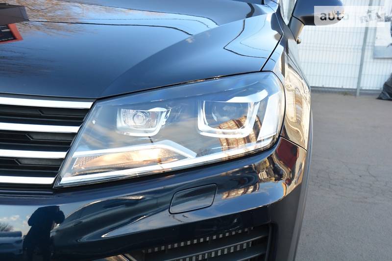 Позашляховик / Кросовер Volkswagen Touareg 2015 в Одесі