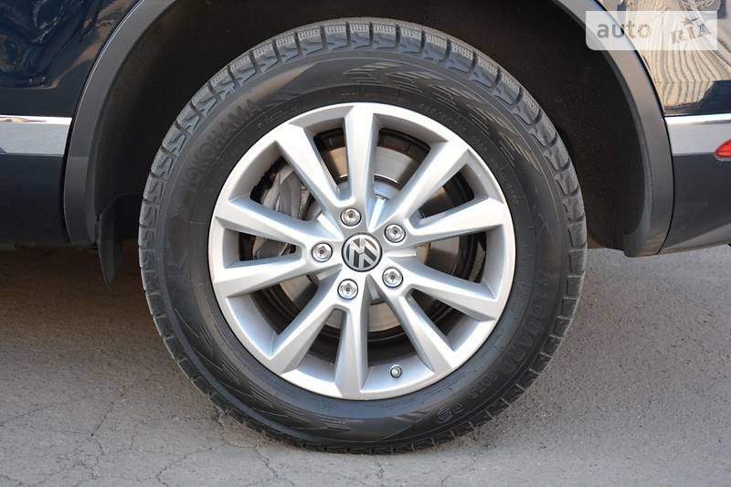 Позашляховик / Кросовер Volkswagen Touareg 2015 в Одесі