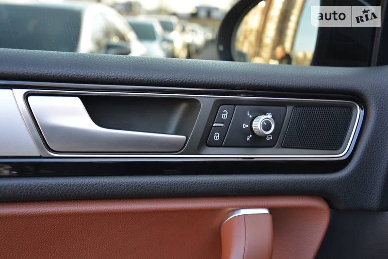 Позашляховик / Кросовер Volkswagen Touareg 2015 в Одесі