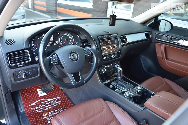 Позашляховик / Кросовер Volkswagen Touareg 2015 в Одесі