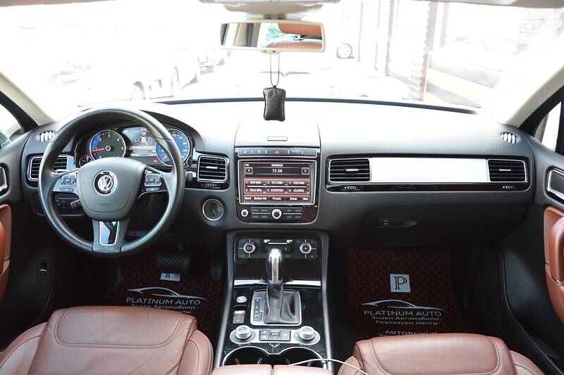 Позашляховик / Кросовер Volkswagen Touareg 2015 в Одесі