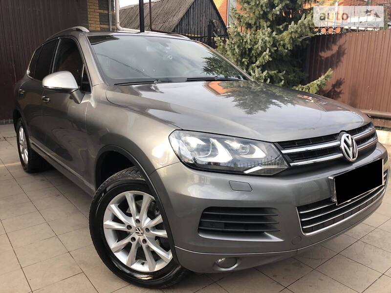 Позашляховик / Кросовер Volkswagen Touareg 2013 в Запоріжжі