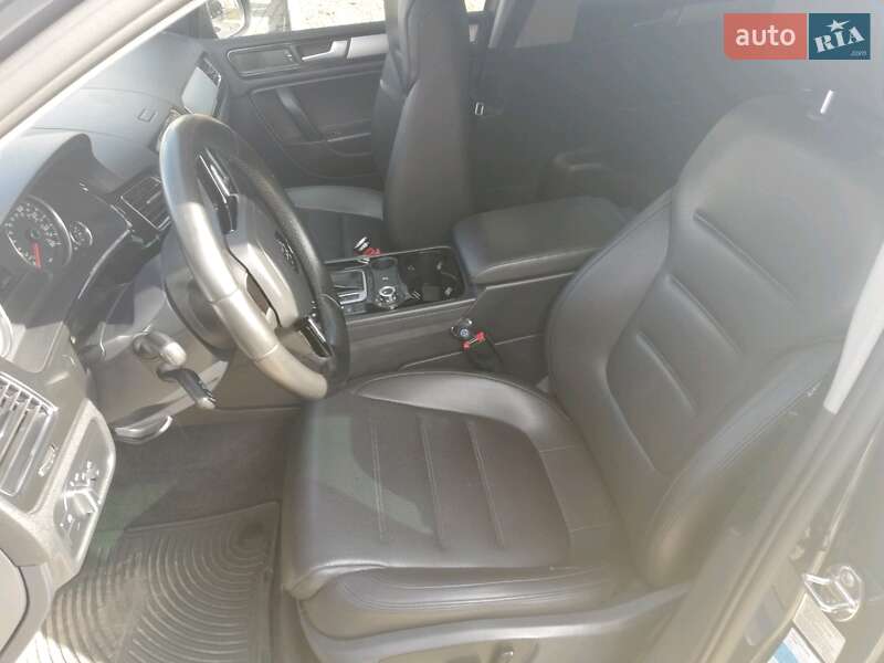 Позашляховик / Кросовер Volkswagen Touareg 2011 в Одесі