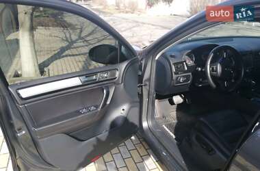 Позашляховик / Кросовер Volkswagen Touareg 2011 в 
