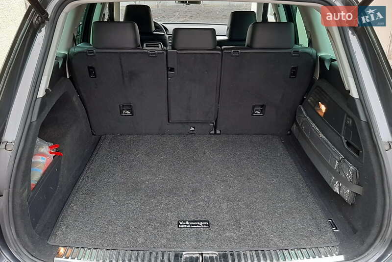 Внедорожник / Кроссовер Volkswagen Touareg 2014 в Харькове