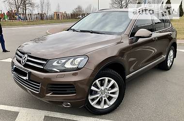 Позашляховик / Кросовер Volkswagen Touareg 2014 в 