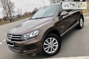 Позашляховик / Кросовер Volkswagen Touareg 2014 в 