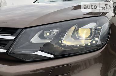 Позашляховик / Кросовер Volkswagen Touareg 2014 в 