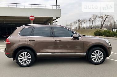 Позашляховик / Кросовер Volkswagen Touareg 2014 в 