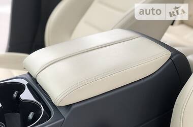 Позашляховик / Кросовер Volkswagen Touareg 2014 в 