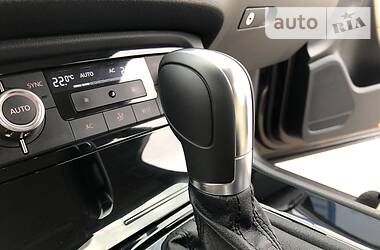 Позашляховик / Кросовер Volkswagen Touareg 2014 в 