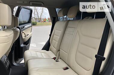 Позашляховик / Кросовер Volkswagen Touareg 2014 в 