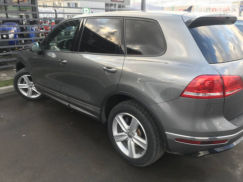 Позашляховик / Кросовер Volkswagen Touareg 2015 в Мукачевому