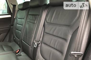 Позашляховик / Кросовер Volkswagen Touareg 2013 в 